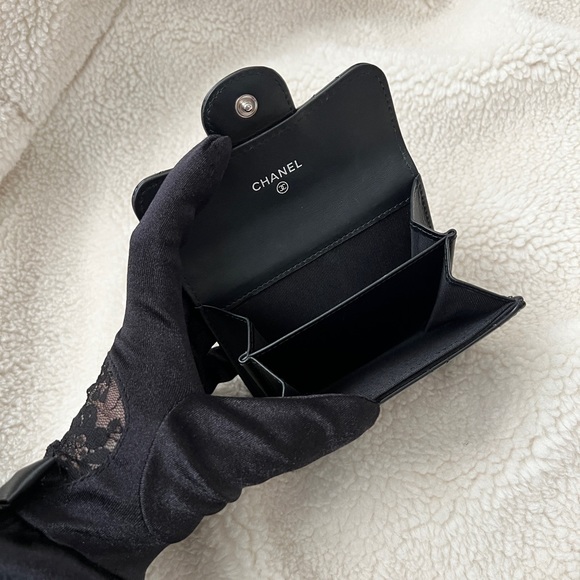 Auth Chanel XL Patent Leather Classic Quilted Flap Card Holder - Picture 6 of 9